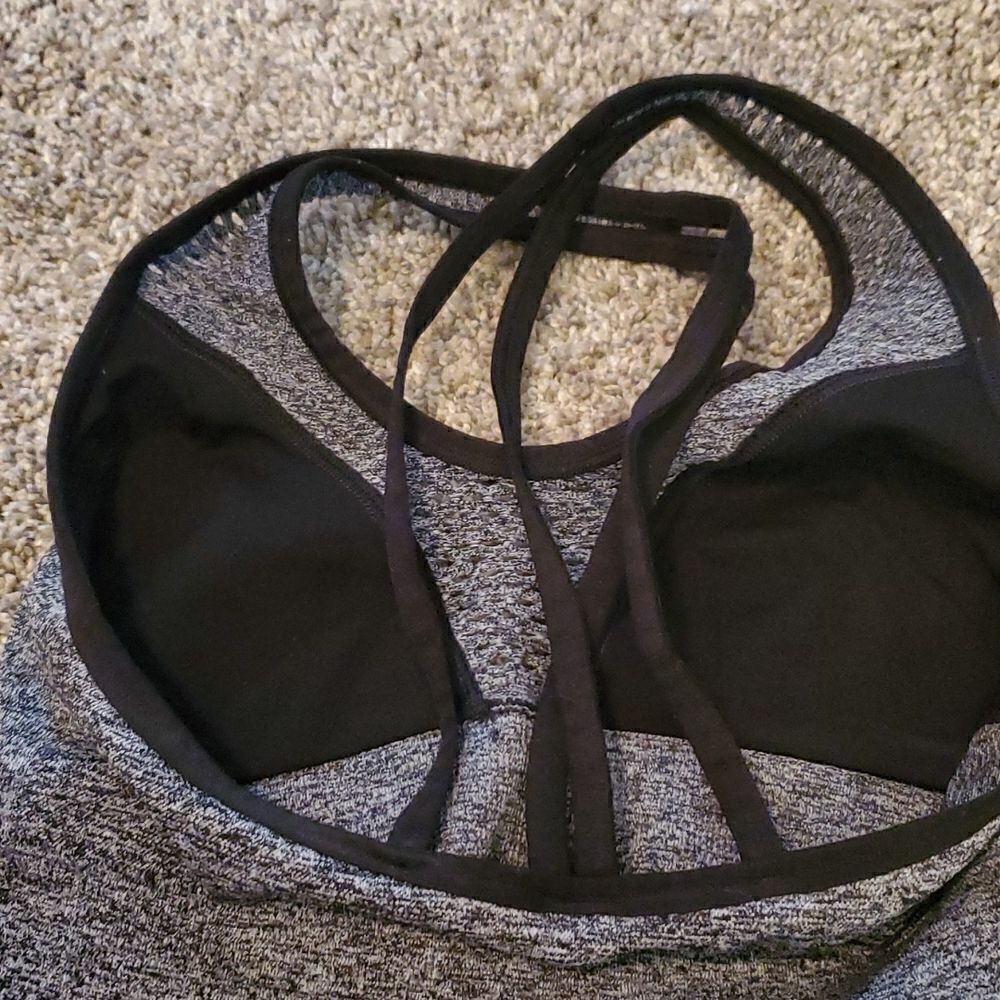 Brand new VS sport bra - Picture 3 of 4